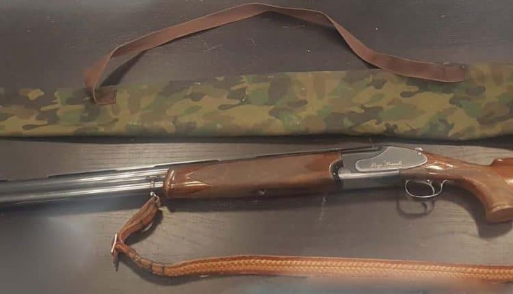 la Polizia di Stato dopo un lungo inseguimento arresta rapinatori d'auto e sequestra fucile da caccia