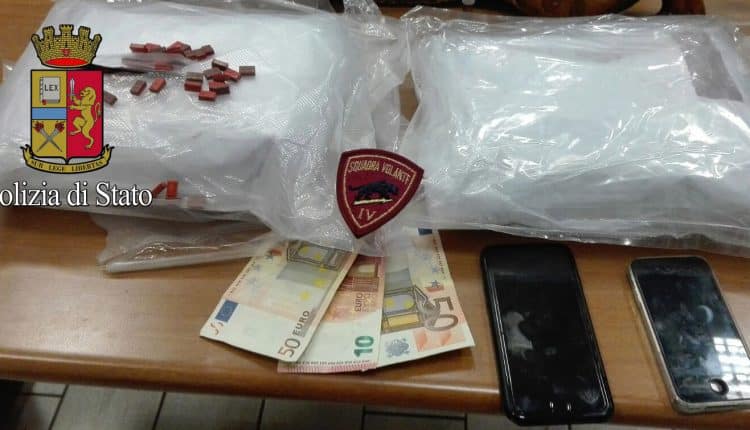 MILANO POLIZIA TROVA AUTO RUBATA E LA SCOPRONO PIENA DI ECSTASY