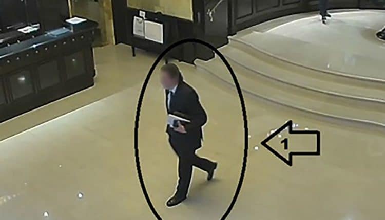 Milano, in giacca e cravatta con tesserino al petto si finge tecnico per svaligiare alberghi