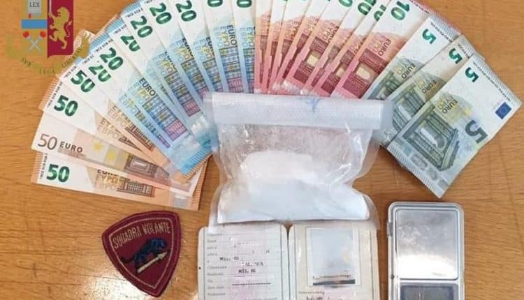 Scalo Romano, cocaina addosso e nel bagno