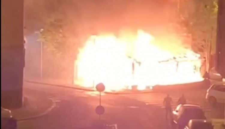 Milano, fuoco e fiamme nella notte a Sesto: due roghi e 11 auto in fiamme