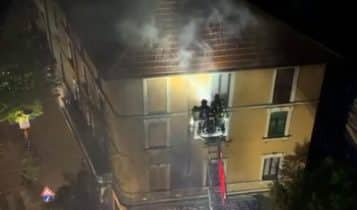 Milano, fuoco e fiamme nella notte a Sesto: due roghi e 11 auto in fiamme