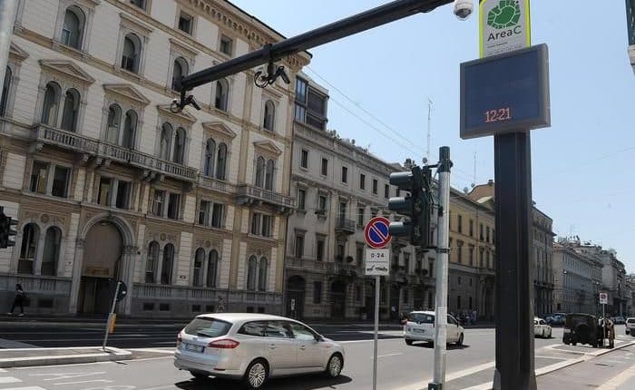 Milano, da lunedì riaccese le telecamere sulle preferenziali