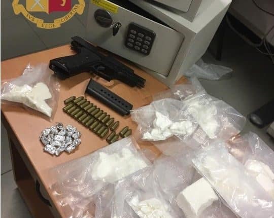 Milano; droga, armi e munizione nella cassetta di sicurezza