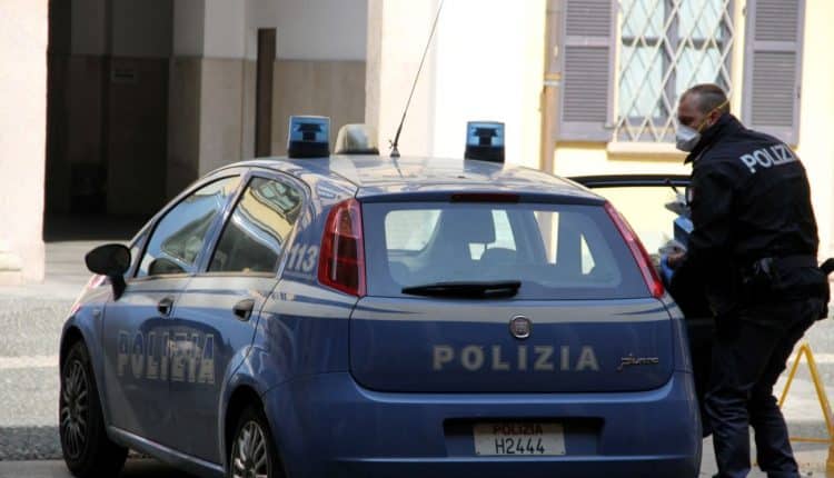 Milano, droga nel barattolo e nel reggiseno. Arrestati quattro spacciatori