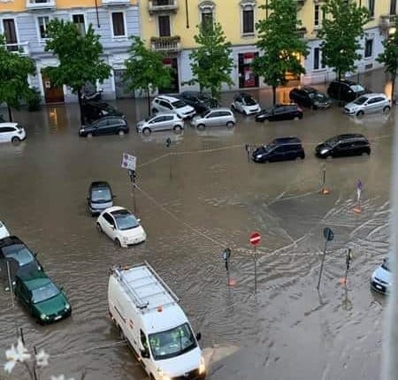Milano esonda il Seveso, la zona nord sott'acqua
