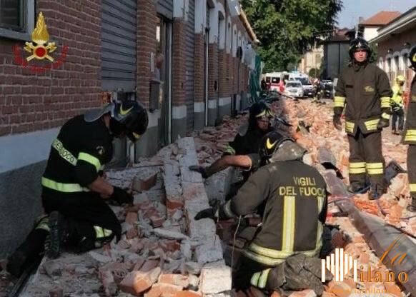 Albizzate, crolla cornicione, morti due bambini e la mamma