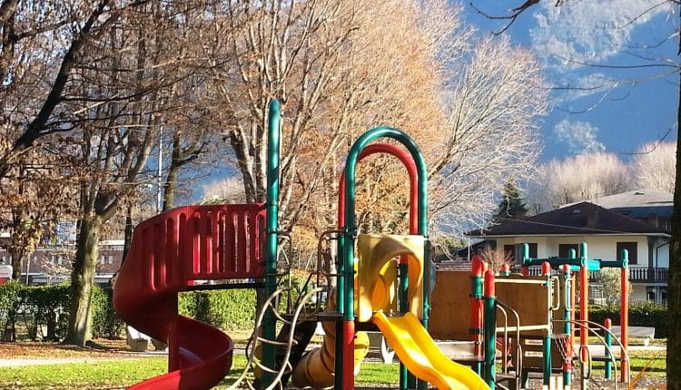 Lecco, i parchi cittadini aperti, ma le aree gioco temporaneamente chiuse