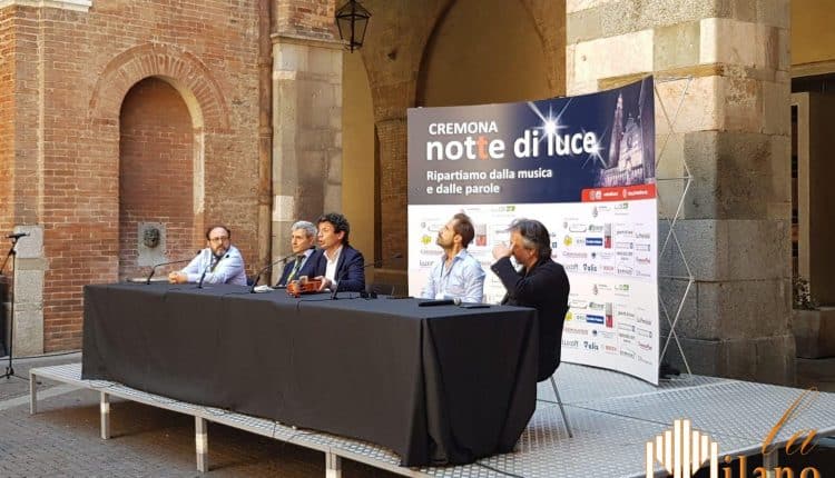 Cremona, registrazione dell'evento televisivo Cremona Notte di Luce, musica e parole per ripartire dopo l'epidemia