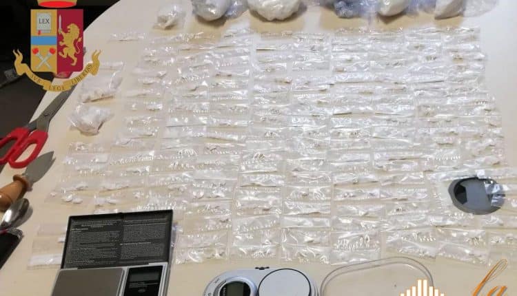 Milano, 6 grammi di cocaina ritrovati in casa di due fidanzati spacciatori