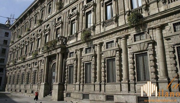 Milano, Palazzo Marino si fa di arcobaleno per supportare i diritti per la comunità LGBT