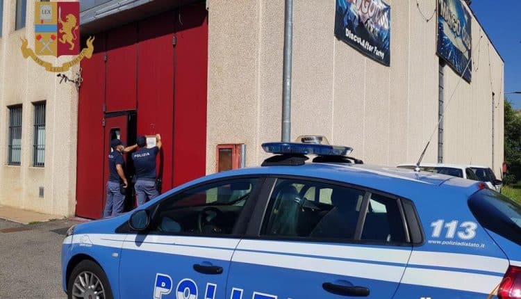 Brescia, uomo molesta una donna in un locale e scatena rissa