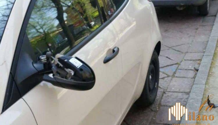 Lecco, colpivano e danneggiavano le auto, disturbavano i passanti: Fermato e denunciato 18enne italiano