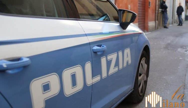 Milano, arrestato 47enne, spacciava seduto su una sedia in strada