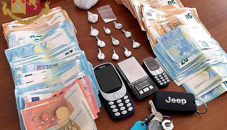 Milano, lancia la droga dal finestrino per scappare dalla Polizia