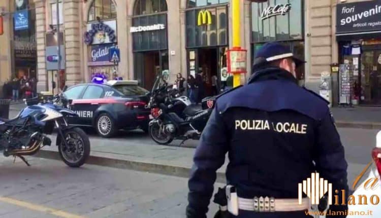 Milano, la notte scorsa a Milano, i poliziotti dell'Ufficio Prevenzione Generale hanno arrestato nove ragazzi tra i 18 e i 24 anni, italiani e marocchini, per rapina pluriaggravata in concorso.