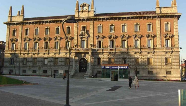 Monza, L’Amministrazione Comunale mette a disposizione dei laureandi la Sala del Consiglio