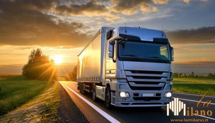 Monza, Polizia svolge controlli su autotrasporti di alimenti, denunciato trasporto non a norma