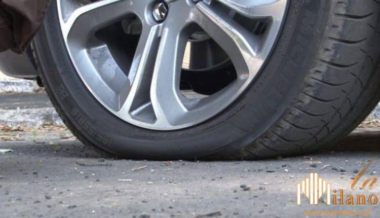 Pavia, forava gli pneumatici delle automobili, danneggiati ben 12 veicoli