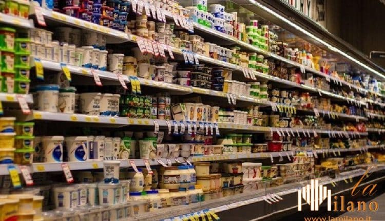 Varese, va a fare la spesa ma la nasconde nello zaino per non pagare