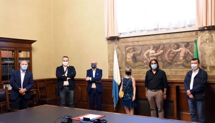 Brescia, L'Aiac dona 100 pacchi alimentari alle famiglie in difficoltà