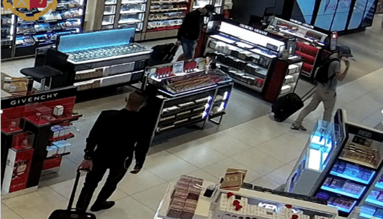 Varese, rubato 3.000 euro di profumi alla Malpensa, ma vengono scoperti e arrestati