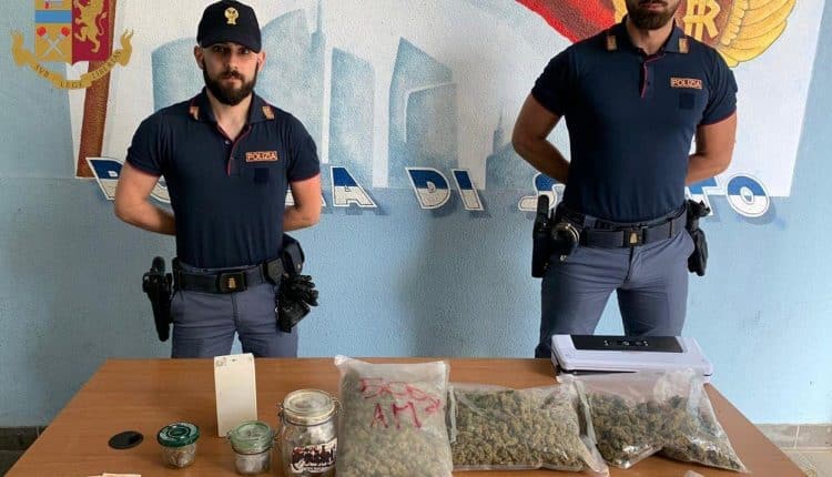 Milano, Poliziotti perlustrano una palazzina fingendosi riders per la consegna delle pizza e trovano della droga
