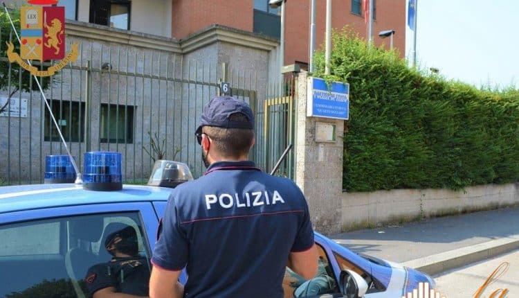 ieri pomeriggio gli agenti del Commissariato Quarto Oggiaro, hanno effettuato dei controlli in via Palizzi e nelle aree verdi della zona,