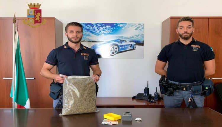 Milano, trovati 700 gr di marijuana in casa