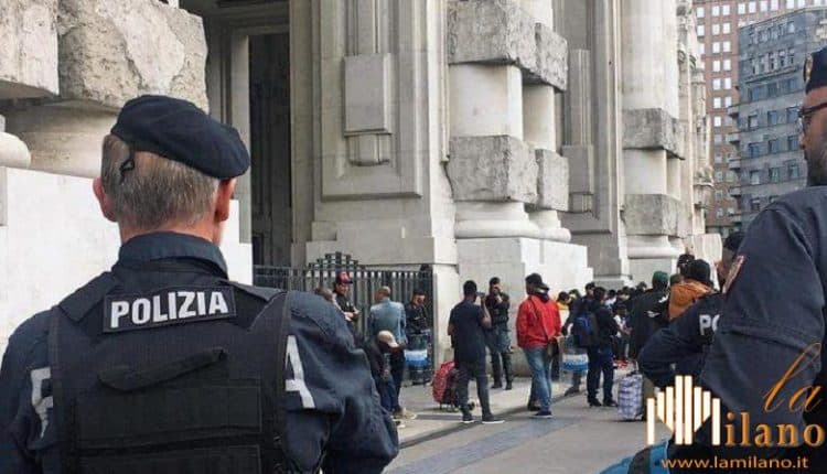 Milano, arrestato per aver tentato di rapinare un venditore ambulante dopo averlo intimidito col coltello