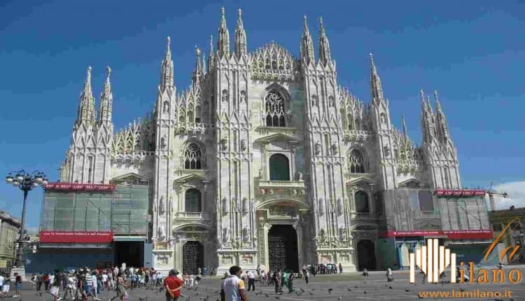 Milano, uomo armato di coltello entra in Duomo e prende in ostaggio una guardia giurata