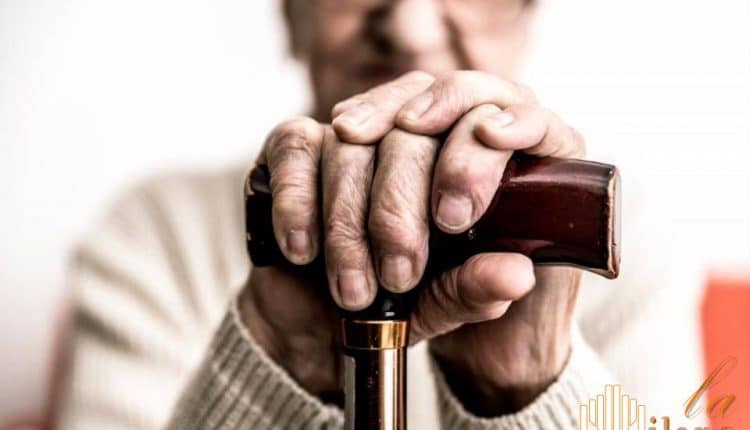 Milano, salvata la vita ad un anziano in stazione a Centrale da un agente della Polizia