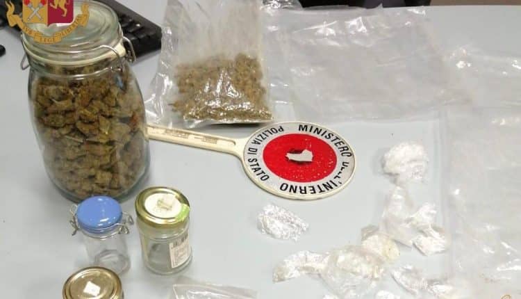 Milano, teneva un etto e mezzo di marijuana in casa, arrestato dalla Polizia