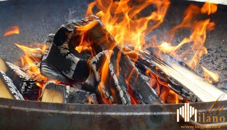 Milano, tenta di accendere il fuoco per il BBQ ma rimane ustionato gravemente