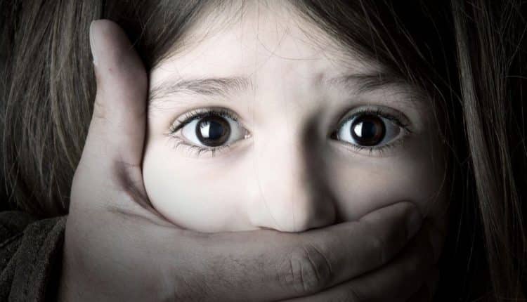 Cremona, indagato per aver tentato di adescare una ragazzina 12enne per trarne un rapporto sessuale