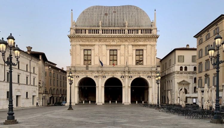 Brescia, lavori di manutenzione alla Loggia dei mercati