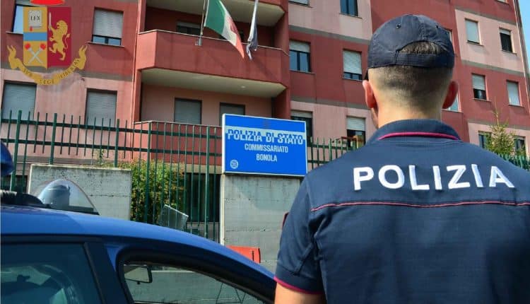 Milano, estorceva denaro con la tecnica dello specchietto rotto, arrestato dalla Polizia