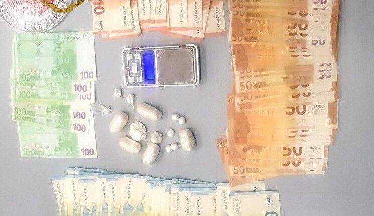 Milano, nasconde la coca nel computer: arrestato dalla Polizia di Stato