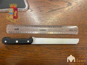 Milano, non vuole usare la mascherina in metro ed estrae coltello, arrestato dalla Polizia