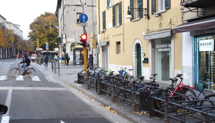 Brescia, 114 nuove portabiciclette collocate