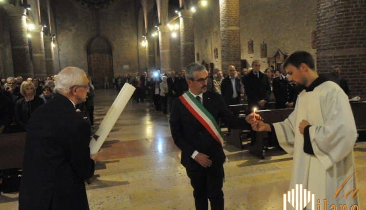Mantova, cerimonia di donazione del cero nella chiesa di San Francesco
