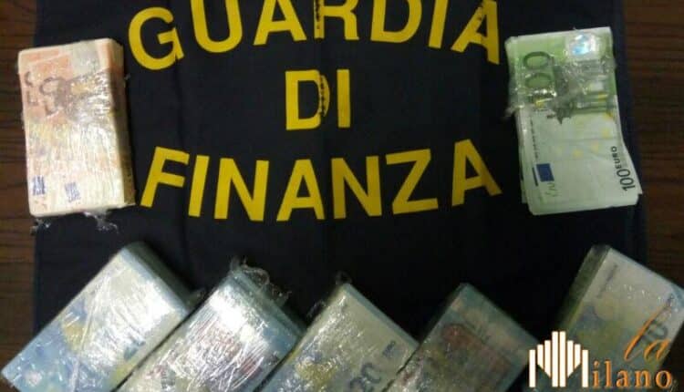 Varese, denunciato per aver pagato con banconote false