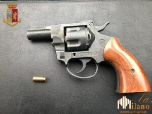 Lecco, postavano immagini di armi su internet, arrestati per apologia di reato