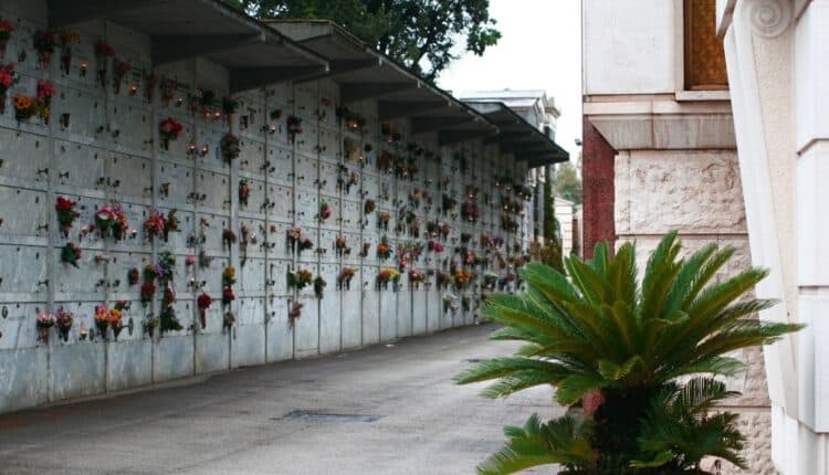 Lecco, commemorazione dei defunti: attenzione e responsabilità