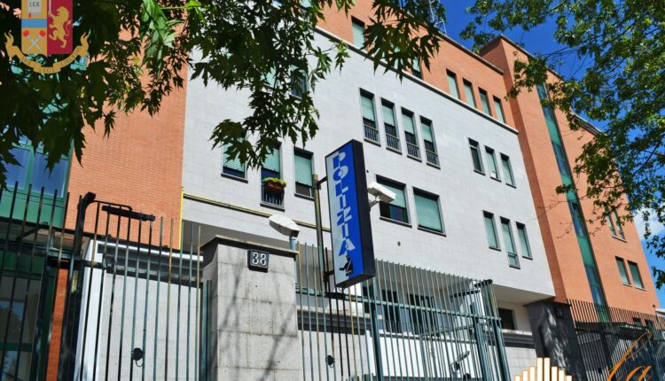 Milano, misura interdittiva dall'insegnamento per quattro mesi a un maestro delle scuole elementari