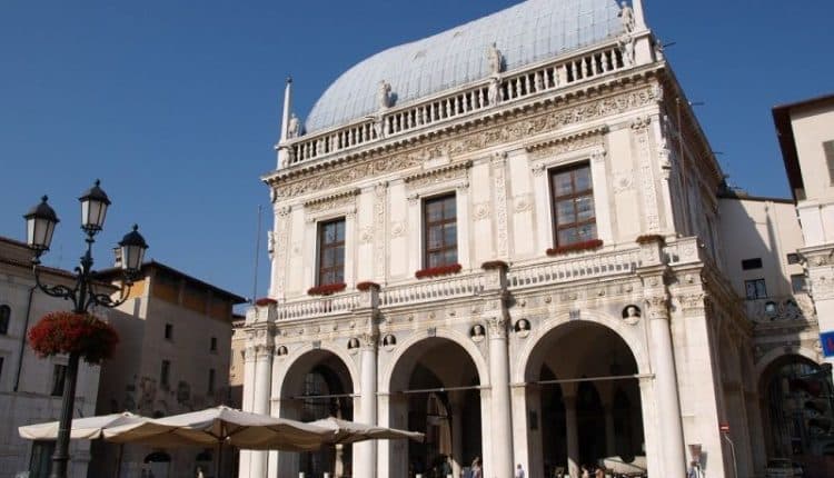 Brescia, invito a Palazzo Loggia con "Il Nastro Rosa AIRC"
