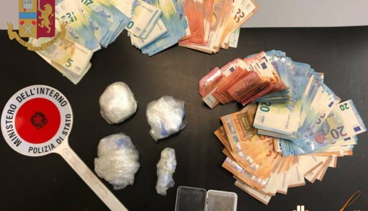 Lecco, possedevano 2,5 kg di hashish e 500 g di cocaina, arrestati dalla Polizia