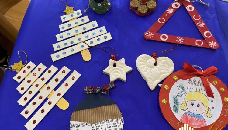 Cremona, decorazioni natalizie a 22 scuole di Paesi dell’Unione Europea