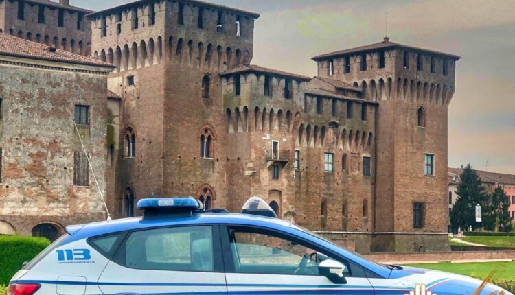 Mantova, 36enne soccorso in un B&B con tagli sulle braccia