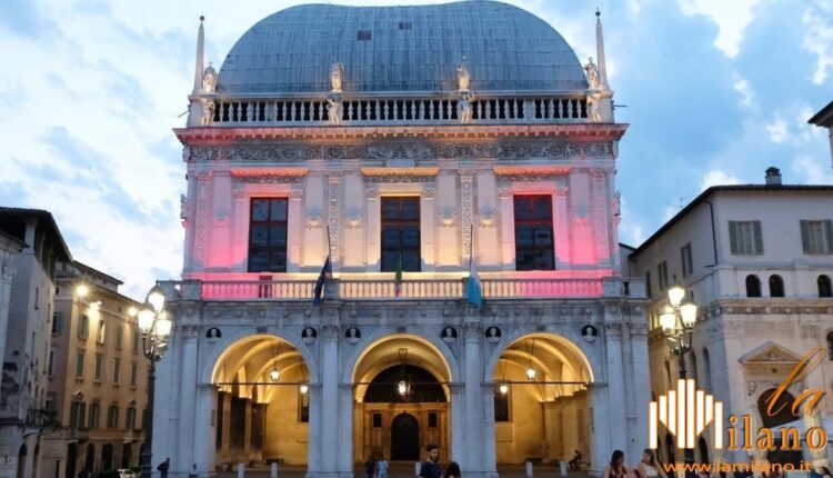 Brescia, piazza Loggia in viola per la giornata mondiale della prematurità